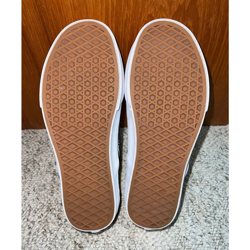Black Vans Classic Slip-On - Picture 4 of 11